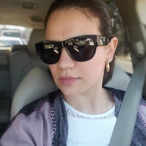 Meet your Posher, Claudia